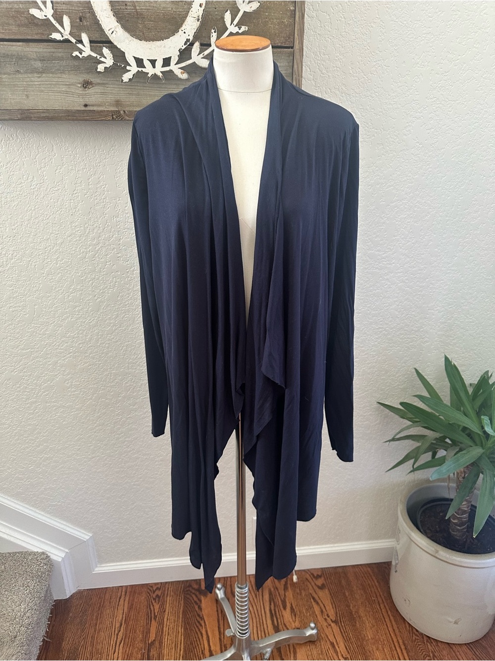 Barefoot Dreams Luxe Milk Jersey Wrap navy blue size XL NWT‎